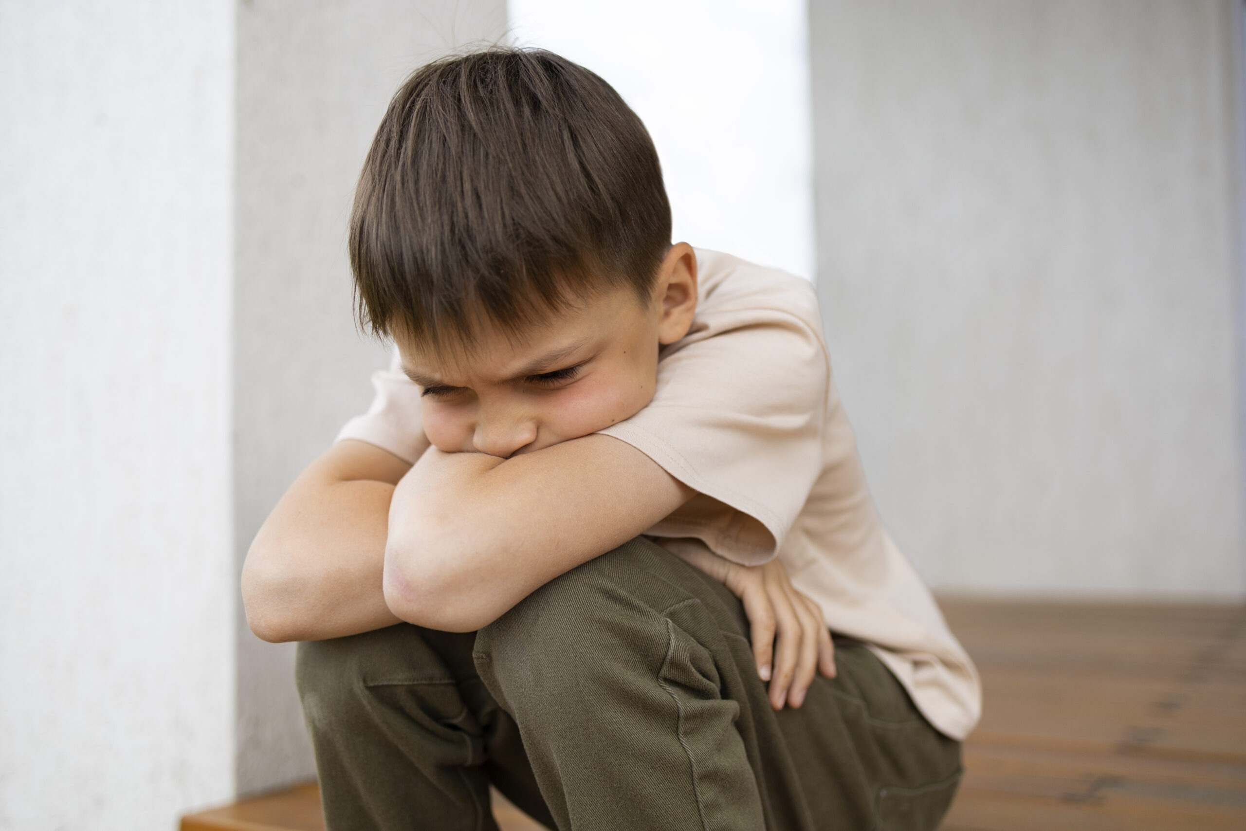 Como Identificar Comportamentos que Indicam que Seu Filho Está Ansioso Como Identificar Comportamentos que Indicam que Seu Filho Está Ansioso