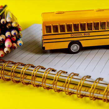 Quadro---Tema-4--Transporte-Escolar--Dicas-de-Segurança-e-Organização-